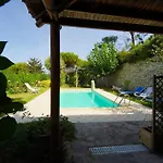 Mirto Con Piscina
