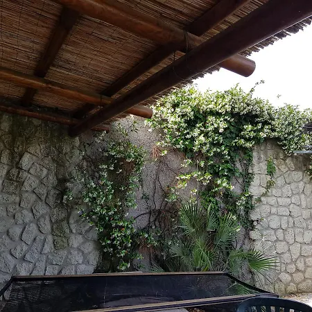 Nyaraló Mirto Con Piscina